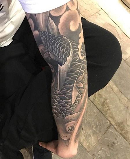 花臂鲫鱼纹身图案