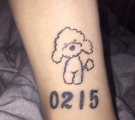 手腕简约的泰迪犬纹身图案