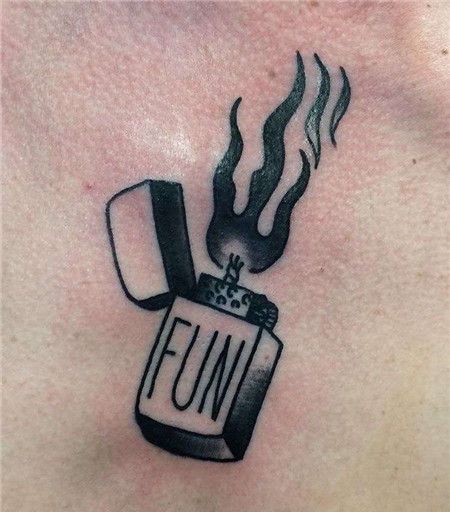胸口fun打火机纹身图案