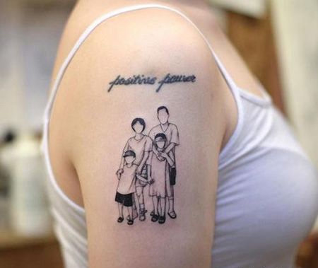 女生大臂家庭纹身图案