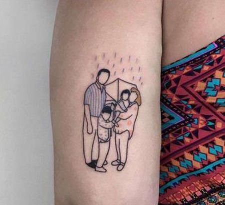 大臂雨中的家庭纹身图案