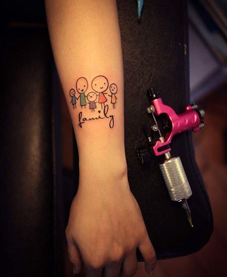 手臂卡通小人家庭纹身图案