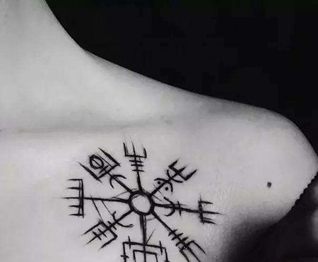 女生锁骨符文纹身图案