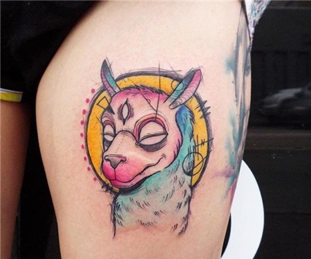 大腿三眼骆驼彩色纹身图案