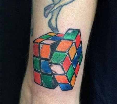 旋转的六色魔方纹身图案