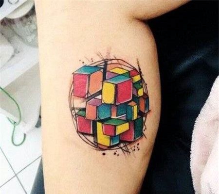 小腿彩色魔方抽象纹身图案