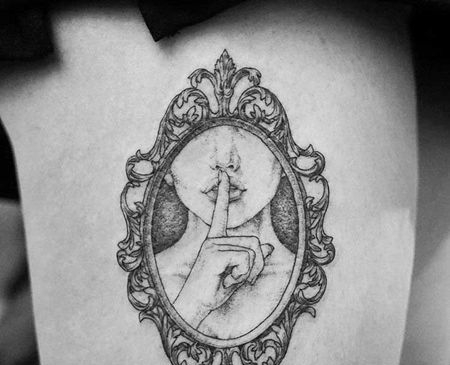 简约 大腿外侧 镜子里的女人