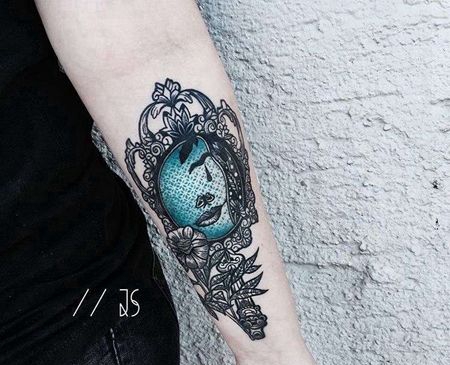 黑灰 点刺 镜子