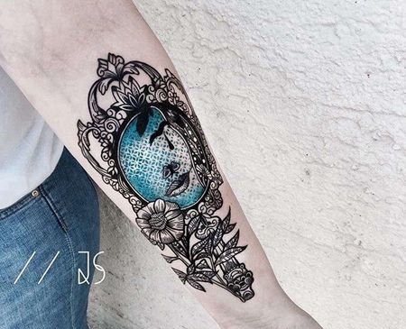 点刺 小臂内侧 镜子