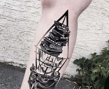 黑灰点刺 小腿外侧 人 书