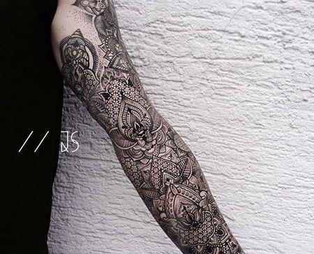 点刺 手臂包围 图腾