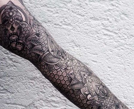 花臂几何点刺繁花纹身图案