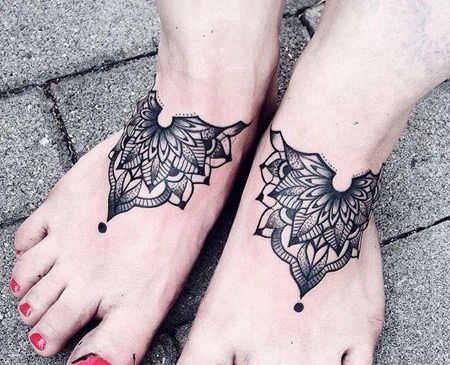 脚背几何点刺繁花纹身图案