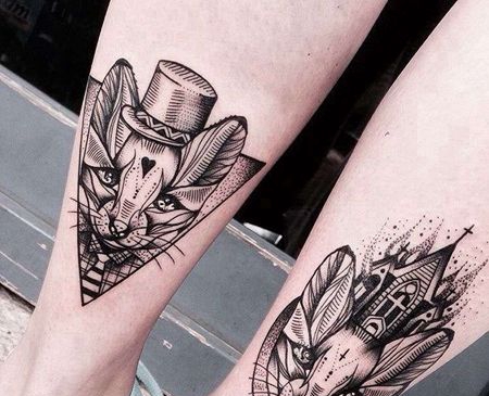 小腿肚点刺线条猫咪纹身图案