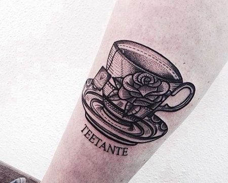 小腿点刺杯子纹身