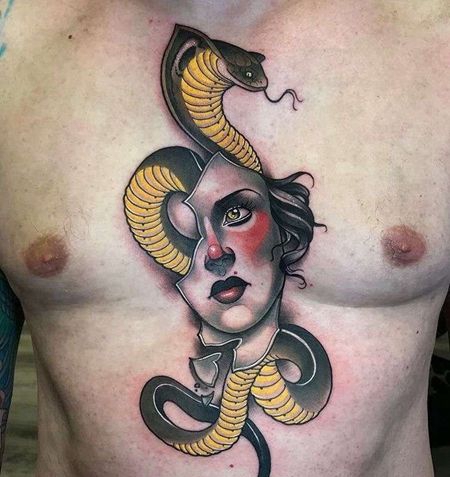 New School胸口人像蛇纹身图案