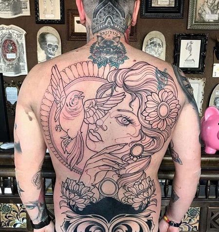 New School后背人像线条纹身图案