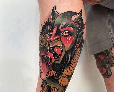 New School大臂人像蛇纹身图案