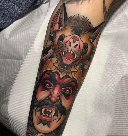 New School小臂人像蝙蝠纹身图案