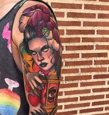 New School大臂人像花卉纹身图案