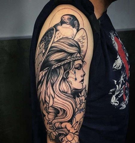 New School大臂人像老鹰纹身图案