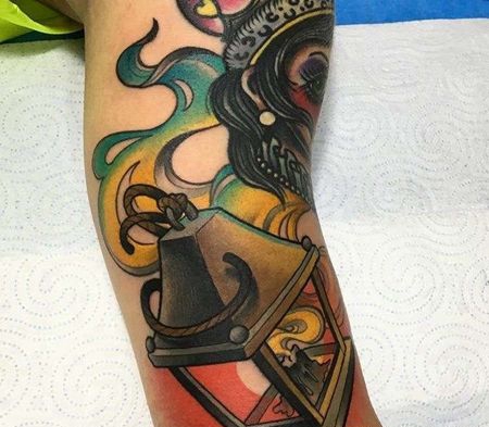 New School大臂灯纹身图案