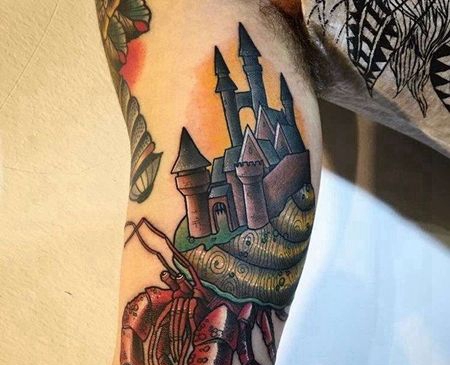 New School大臂寄居蟹建筑纹身图案