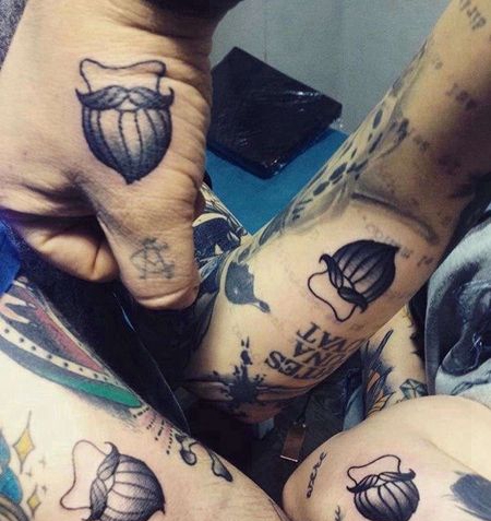 New School手背牙齿胡子纹身图案