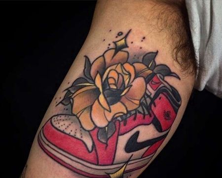 New School大臂花卉鞋子纹身图案