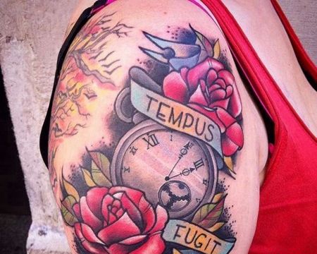 New School大臂怀表玫瑰纹身图案