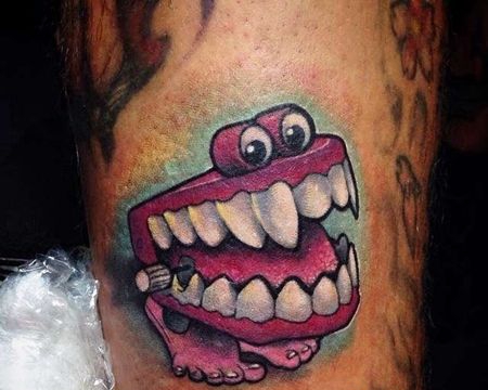 New School小臂卡通牙齿纹身图案