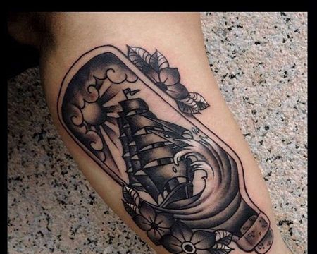 New School大臂帆船瓶子纹身图案