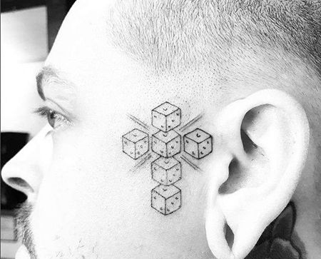 点线脸颊骰子纹身图案