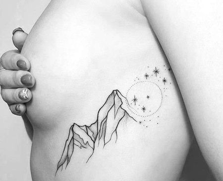 小清新胸下山纹身图案