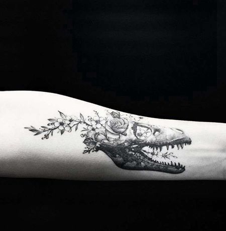 点刺小臂恐龙骷髅花卉纹身图案