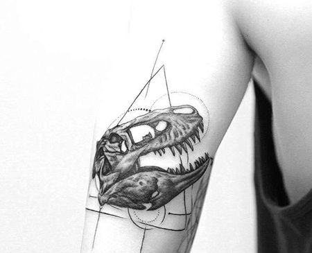 写实几何小臂恐龙骷髅纹身图案