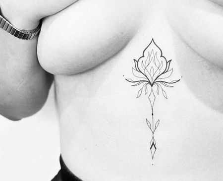 线条几何胸下花卉纹身图案