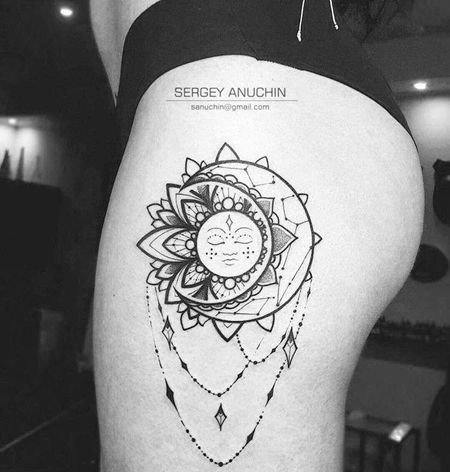 线条几何点刺大腿太阳月亮纹身图案