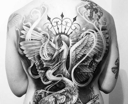 写实后背鹤纹身图案