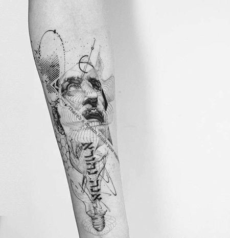 写实线条小臂人像纹身图案