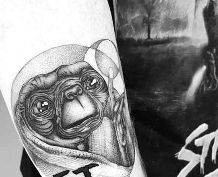 写实点刺大臂外星人纹身图案