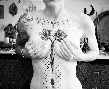 点线前胸肚子花卉纹身图案