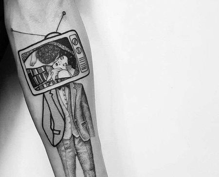 点刺线条小臂人像电视纹身图案