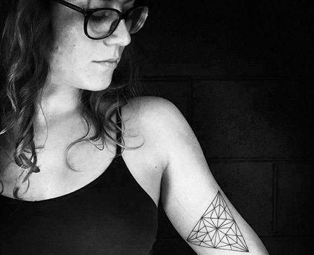 线条几何大臂纹身图案