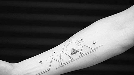 小清新线条小臂山纹身图案