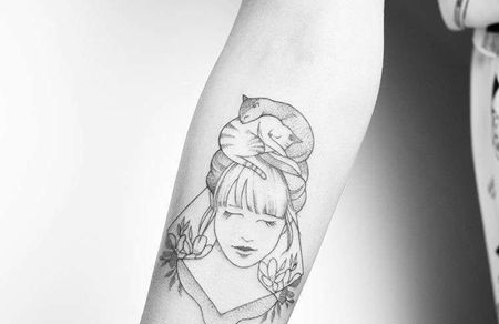 点刺线条小臂人像猫纹身图案