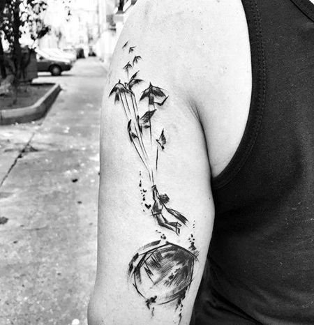 点线大臂鸟人像星球纹身图案