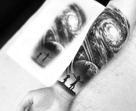 写实小臂星空纹身图案