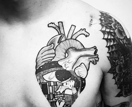 线条点刺锁骨心脏纹身图案