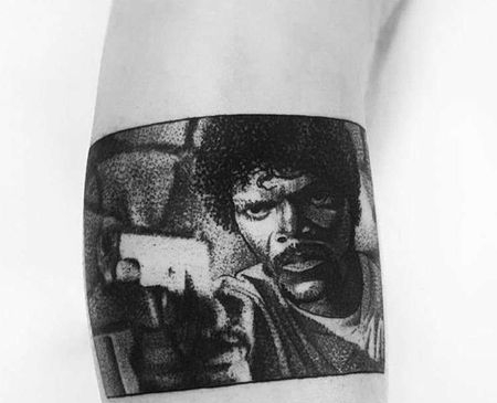 点刺小臂臂环人像纹身图案